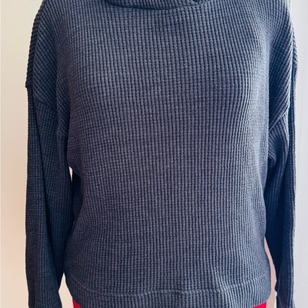 GAP Gray Turtleneck Sweater with Cozy Cowl Design